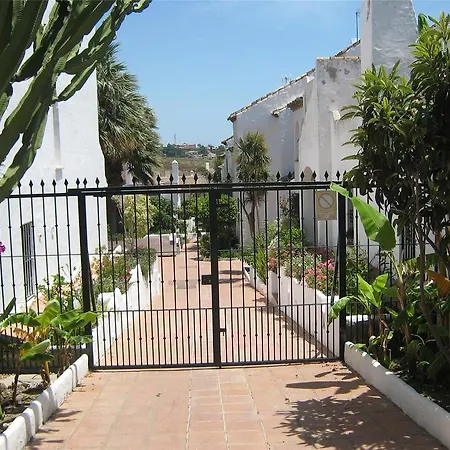 Hébergement de vacances Beautiful Townhouse For 5 Persons, With Swimming Pool *