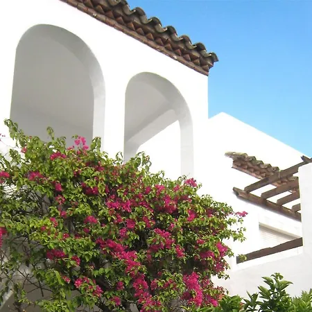 Beautiful Townhouse For 5 Persons, With Swimming Pool Hébergement de vacances *