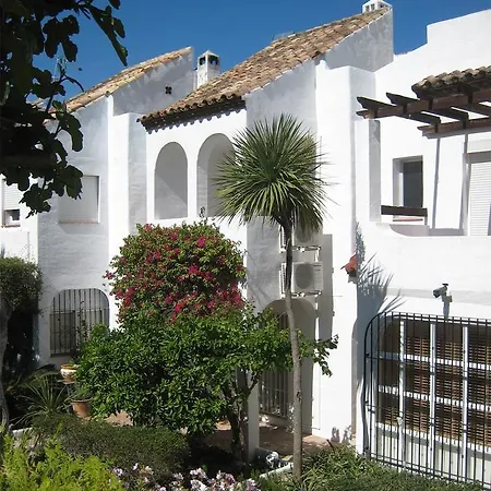 Beautiful Townhouse For 5 Persons, With Swimming Pool Hébergement de vacances *