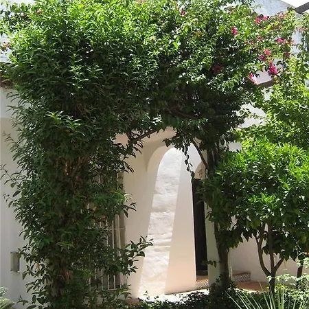 Hébergement de vacances Beautiful Townhouse For 5 Persons, With Swimming Pool *